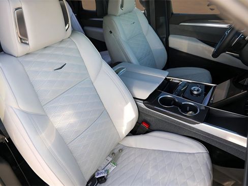 Certified 2025 Cadillac Escalade V w/ LPO, ONYX Package image 30