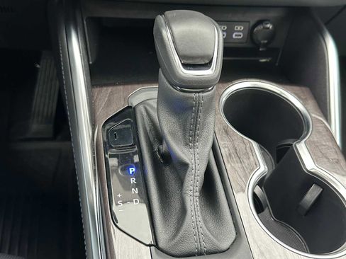 Used 2025 Toyota Highlander Limited image 30