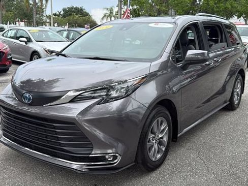 Certified 2024 Toyota Sienna XLE w/ XLE Plus Package FWD image 3