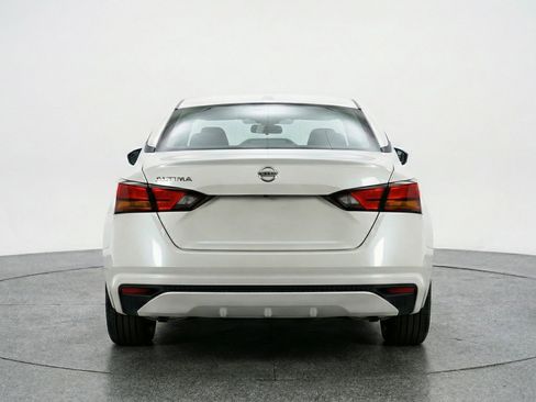 Used 2025 Nissan Altima 2.5 SV FWD image 7