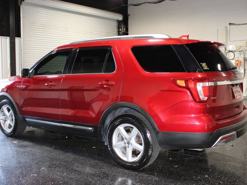 Used 2016 Ford Explorer XLT w/ Equipment Group 201A FWD image 6