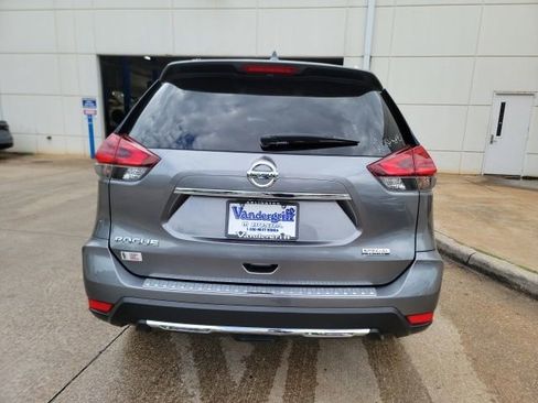 Used 2020 Nissan Rogue S w/ Special Edition Package FWD image 6