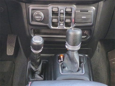 Used 2021 Jeep Gladiator Sport image 20