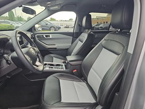 Used 2023 Ford Explorer XLT w/ Equipment Group 202A AWD/4WD image 3