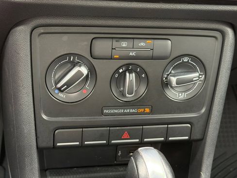 Used 2017 Volkswagen Beetle 1.8T S image 18