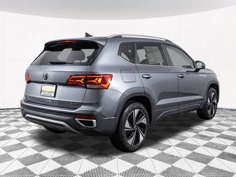 Used 2024 Volkswagen Taos SE w/ Panoramic Sunroof Package AWD/4WD image 19