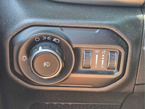 Used 2020 Jeep Wrangler Sport AWD/4WD image 34