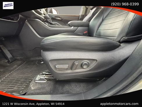 Used 2022 Toyota Highlander XLE AWD/4WD image 31