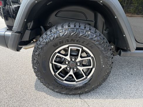 Used 2024 Jeep Wrangler Unlimited Rubicon AWD/4WD image 21