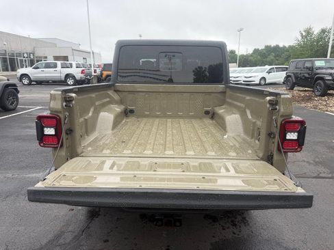 Used 2020 Jeep Gladiator Overland AWD/4WD image 54