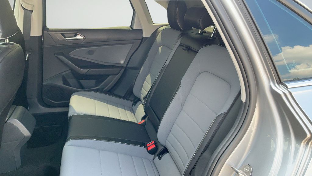 Used 2026 Volkswagen Jetta SE FWD image 19