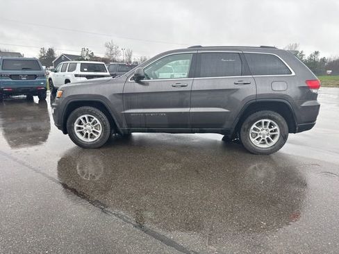 Used 2019 Jeep Grand Cherokee Laredo w/ Security & Convenience Group image 2