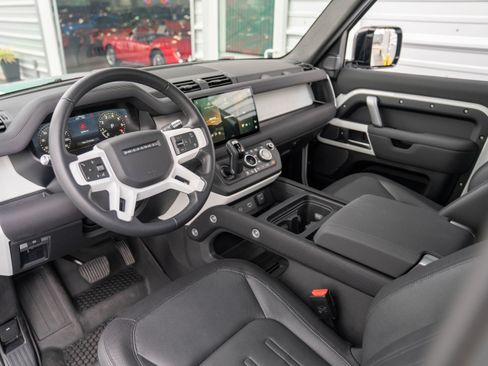 Used 2022 Land Rover Defender 90 X-Dynamic S AWD/4WD image 11