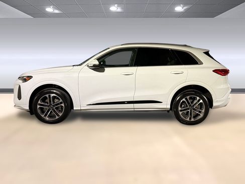 Certified 2025 Audi Q5 Premium w/ Convenience Package image 2