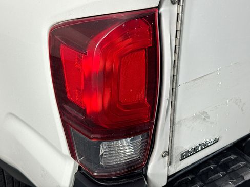 Used 2020 Toyota Tacoma SR image 31