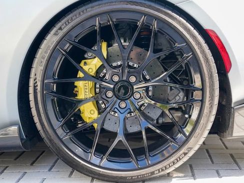 Used 2018 Ferrari 812 Superfast RWD image 16