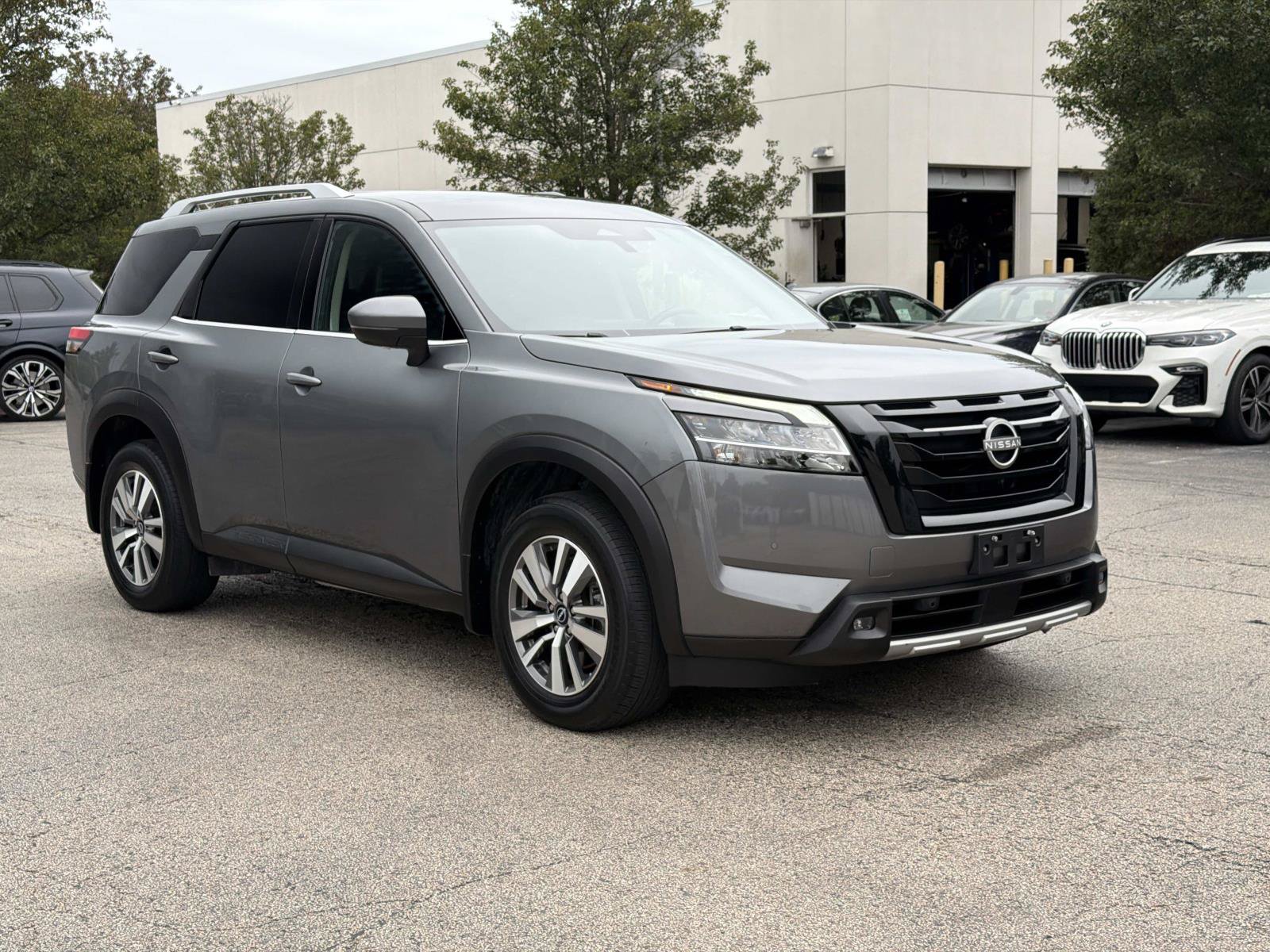 Used 2023 Nissan Pathfinder SL w/ Lighting Package (N92) AWD/4WD image 3