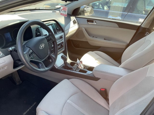Used 2017 Hyundai Sonata SE w/ Cargo Package FWD image 7
