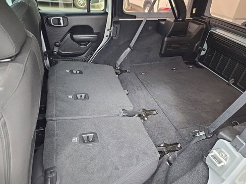 Used 2022 Jeep Wrangler Unlimited Willys image 43