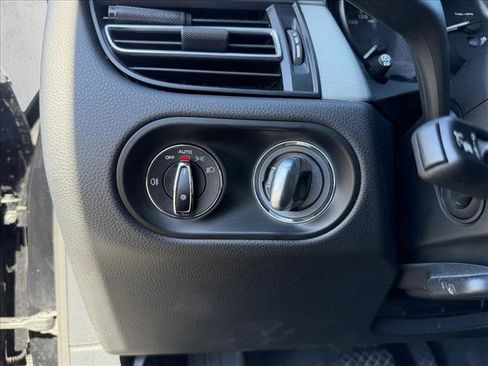 Used 2024 Porsche Macan image 13