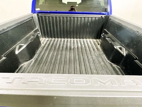 Used 2025 Toyota Tacoma TRD Off-Road image 28