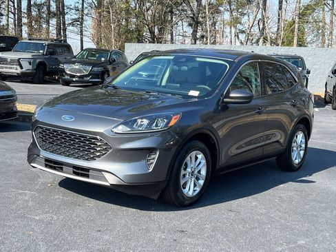Used 2020 Ford Escape SE image 2