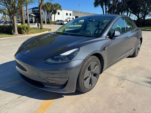 Used 2021 Tesla Model 3 Standard Range Plus image 1