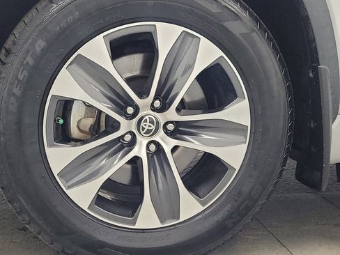 Used 2022 Toyota Highlander XLE FWD image 31