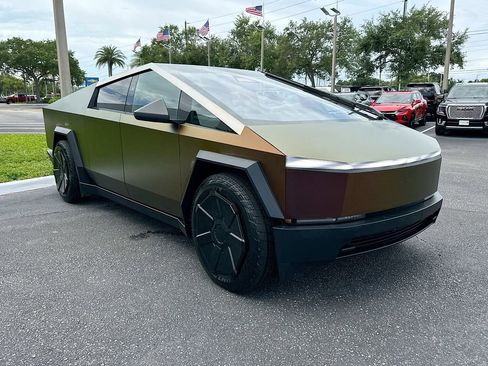 Used 2024 Tesla Cybertruck AWD Crew Cab image 3