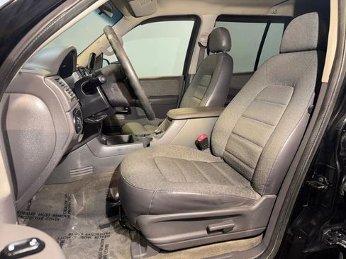 Used 2002 Ford Explorer XLS image 9