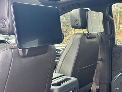 Used 2021 GMC Yukon XL Denali w/ Denali Premium Package image 23