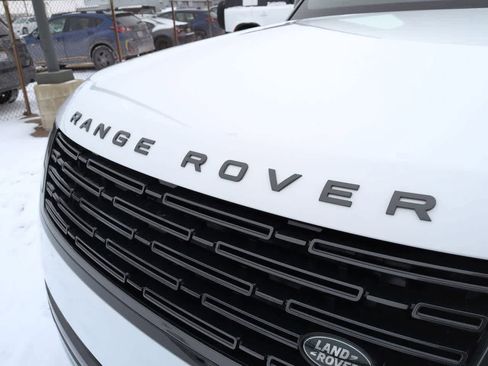 New 2026 Land Rover Range Rover Long Wheelbase SE image 12