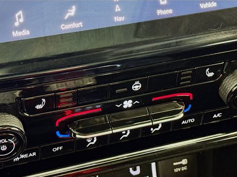 Used 2023 Jeep Grand Cherokee 4WD 4xe image 5