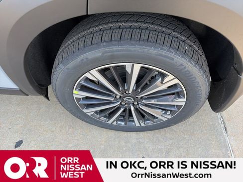 New 2026 Nissan Pathfinder Platinum image 9