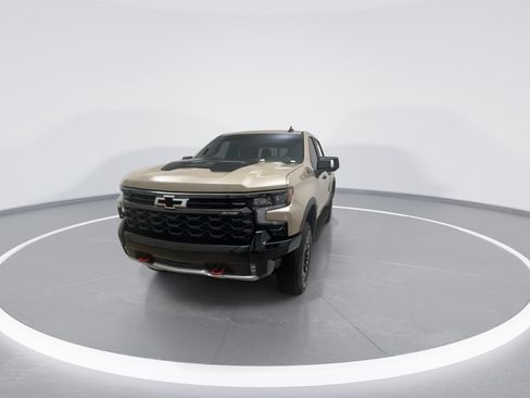 Used 2022 Chevrolet Silverado 1500 ZR2 w/ Technology Package AWD/4WD image 4