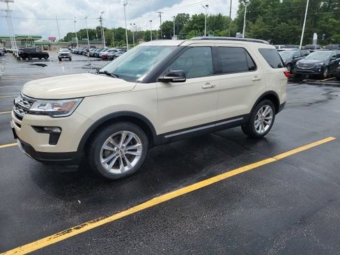 Used 2018 Ford Explorer XLT w/ Equipment Group 202A AWD/4WD image 1