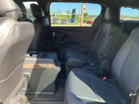 New 2026 Toyota Sienna Platinum AWD/4WD image 13