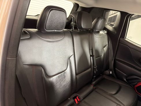 Used 2016 Jeep Renegade Trailhawk w/ Premium Trailhawk Package AWD/4WD image 23