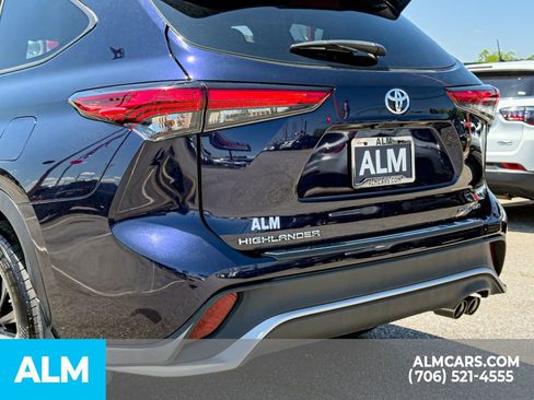 Used 2022 Toyota Highlander XSE AWD/4WD image 6