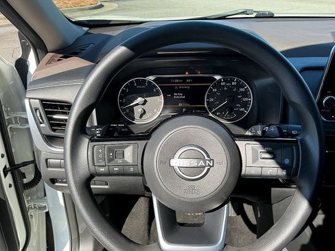 Used 2023 Nissan Rogue SV image 14