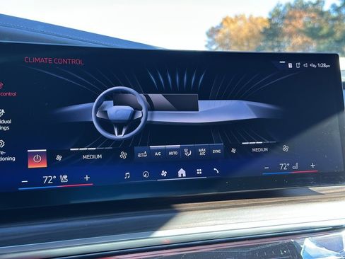 Used 2025 BMW 740i xDrive w/ Executive Package image 47