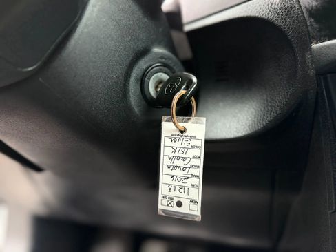 Used 2015 Toyota Corolla LE FWD image 34
