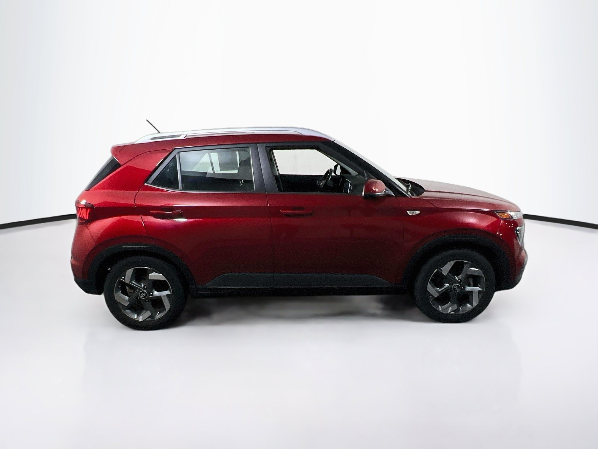Used 2024 Hyundai Venue SEL FWD image 4