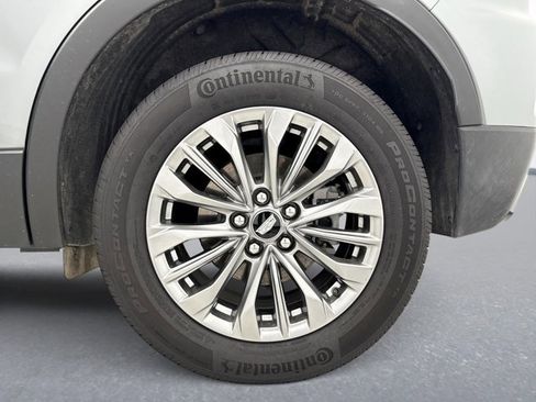 Used 2024 Cadillac XT4 Premium Luxury image 25