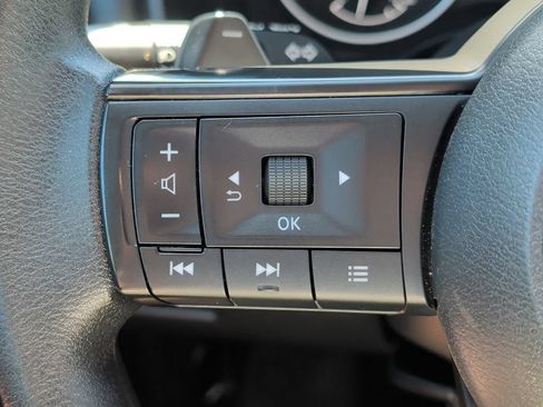 Used 2023 Nissan Rogue S AWD/4WD image 12