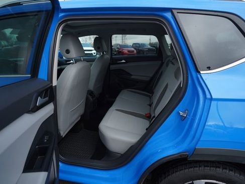 Used 2023 Volkswagen Taos SE w/ Panoramic Sunroof Package image 15