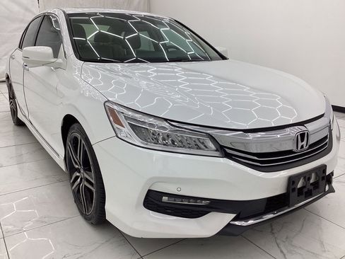 Used 2016 Honda Accord Touring image 3