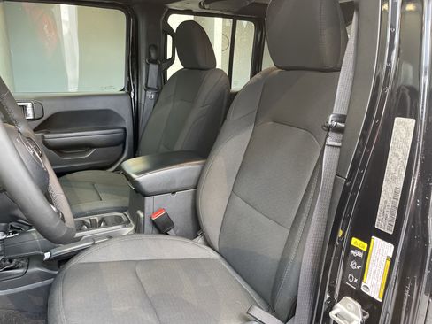 Used 2023 Jeep Wrangler Unlimited Sport AWD/4WD image 19