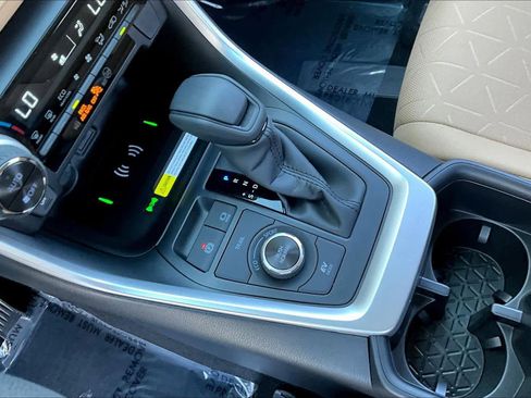 Used 2025 Toyota RAV4 XLE image 17