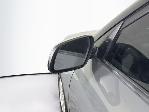 Used 2020 Hyundai Venue SEL FWD image 16
